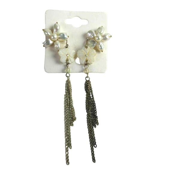 Silver Tone Shell Pearl Stud Dangle Fringe Chain Flower Floral Earrings Pierced - Picture 1 of 6